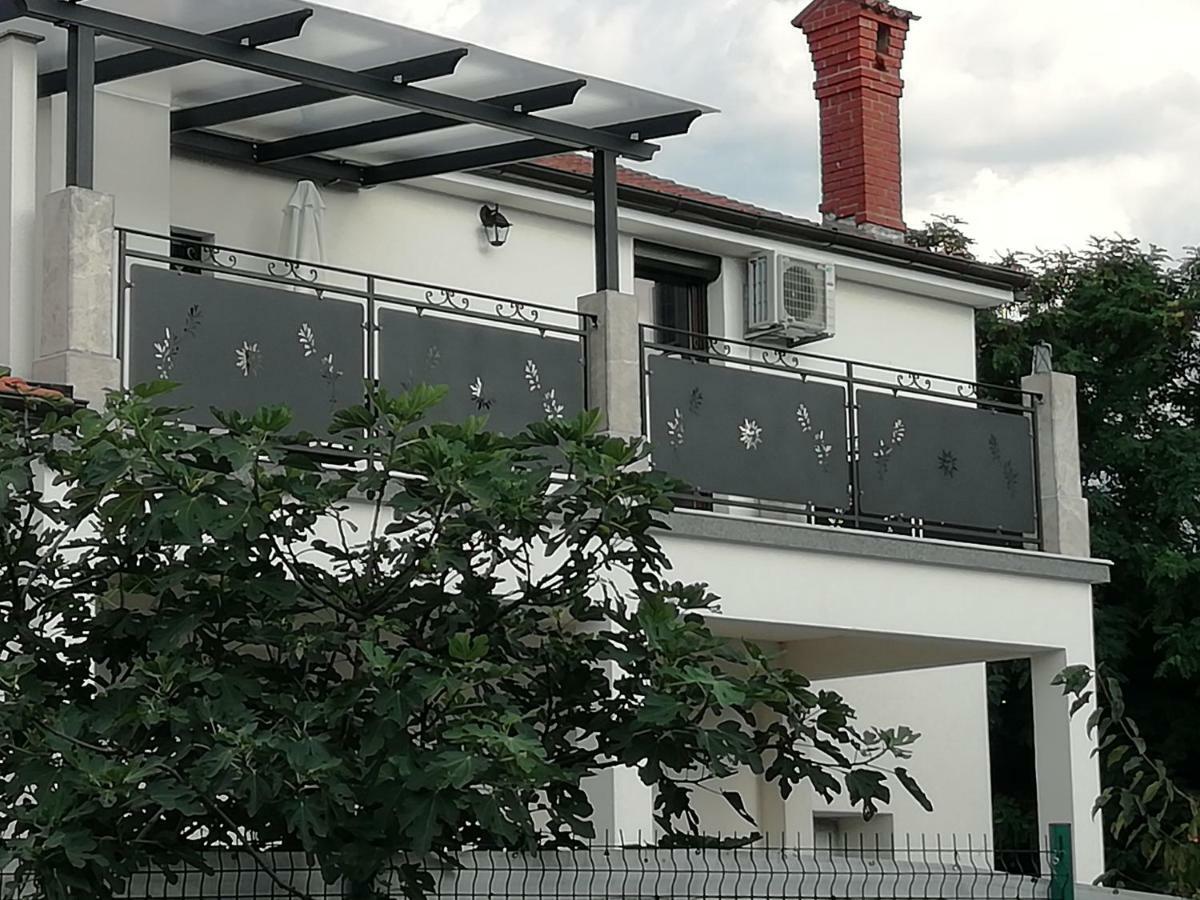 Apartmani Roberta Jurdani Exterior photo