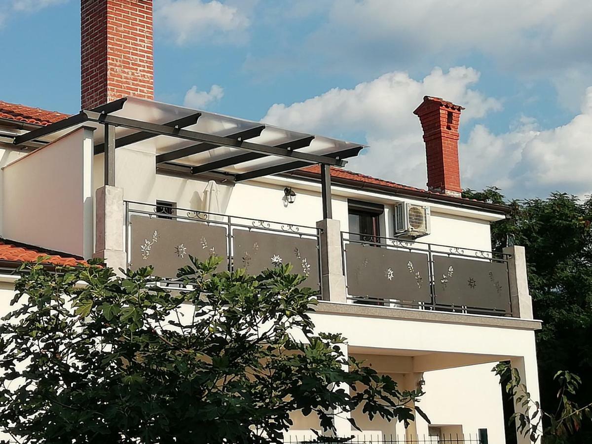 Apartmani Roberta Jurdani Exterior photo