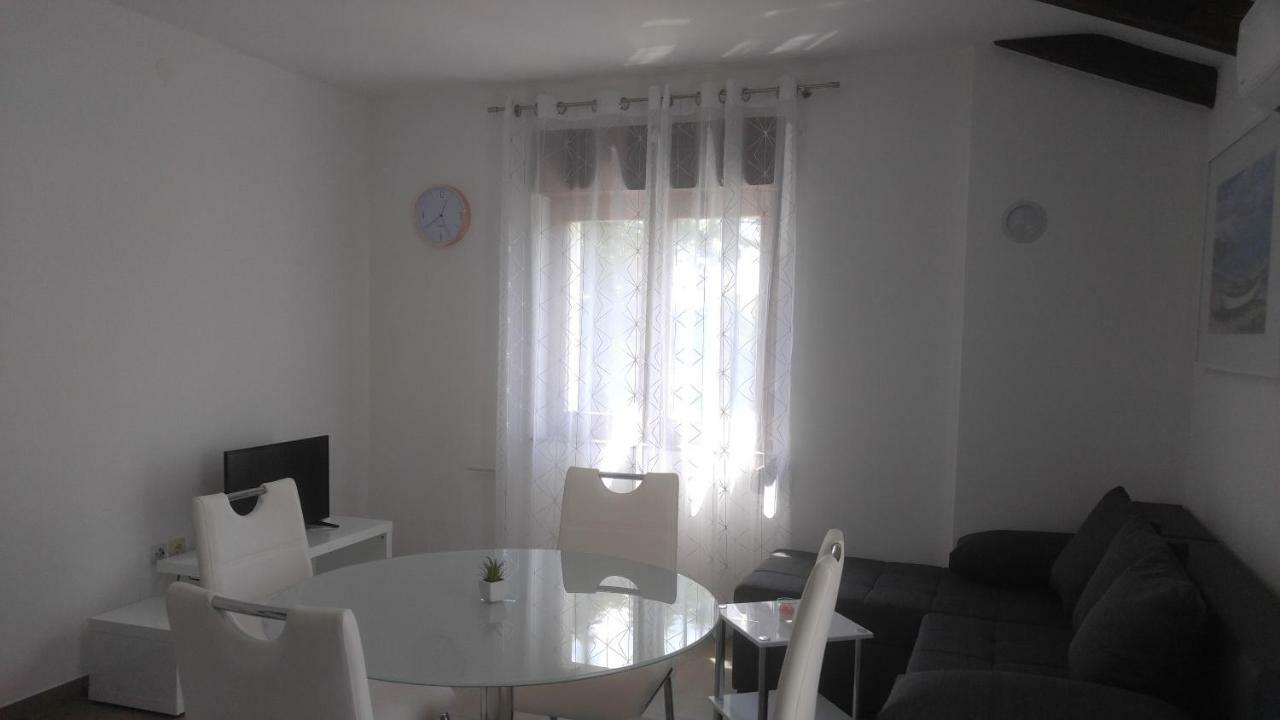 Apartmani Roberta Jurdani Exterior photo