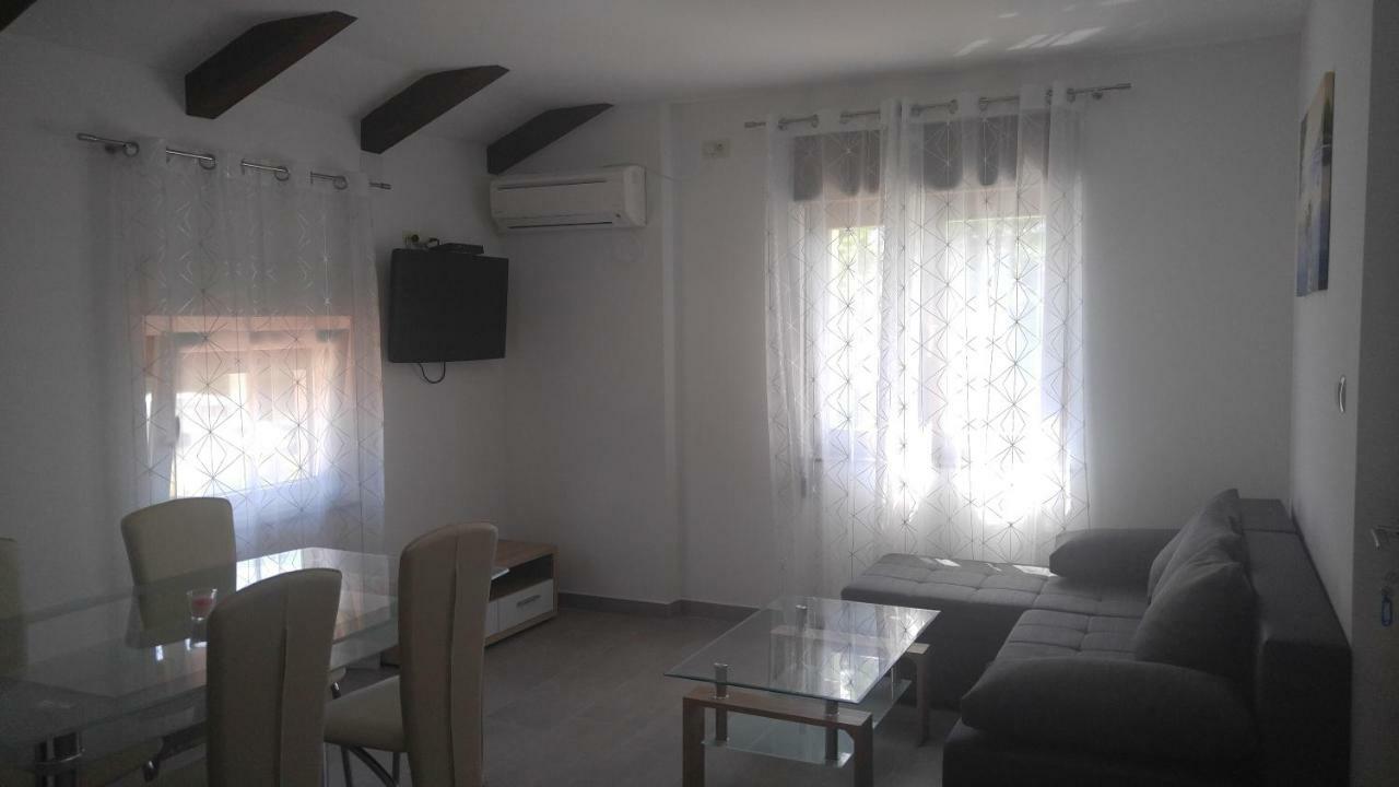 Apartmani Roberta Jurdani Exterior photo